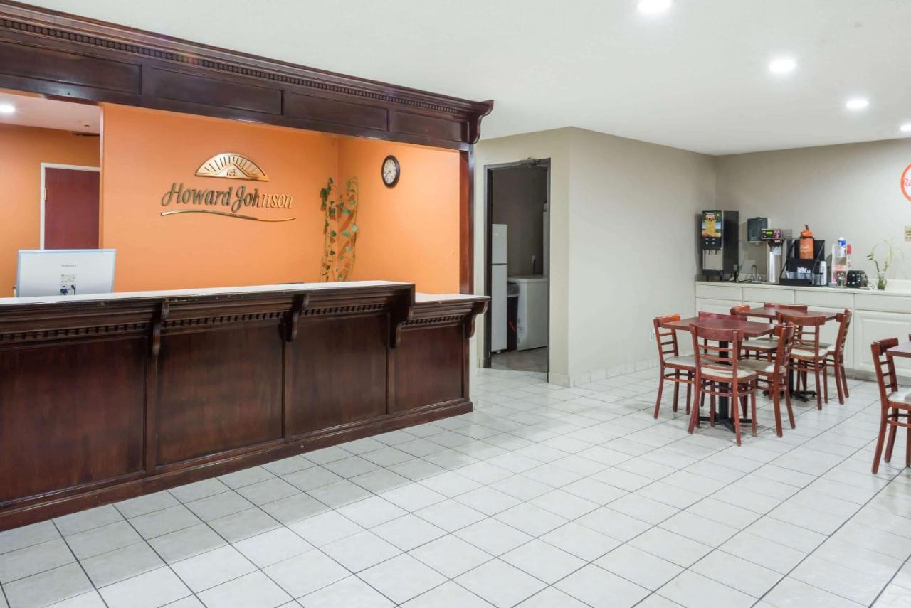 Howard Johnson By Wyndham Iowa La Екстер'єр фото