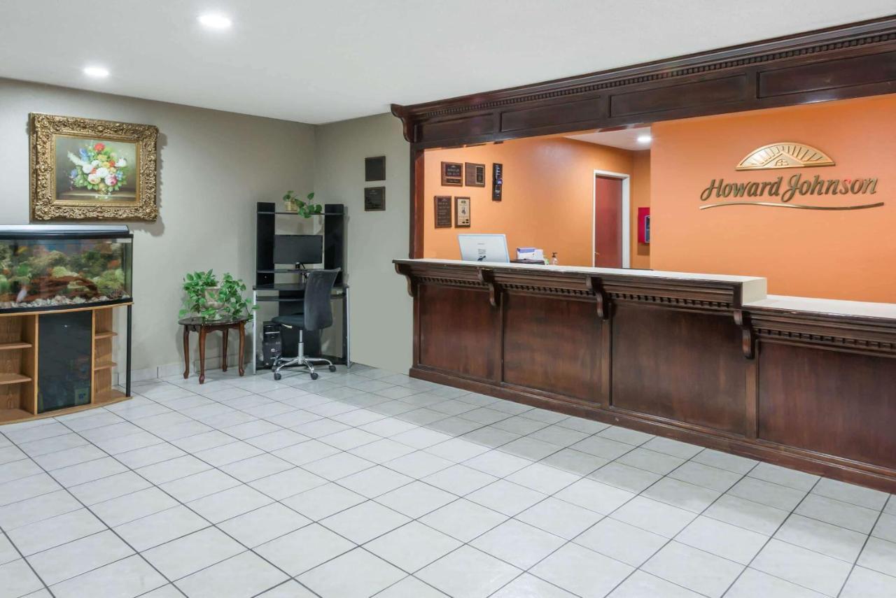 Howard Johnson By Wyndham Iowa La Екстер'єр фото