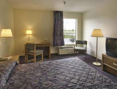 Howard Johnson By Wyndham Iowa La Екстер'єр фото